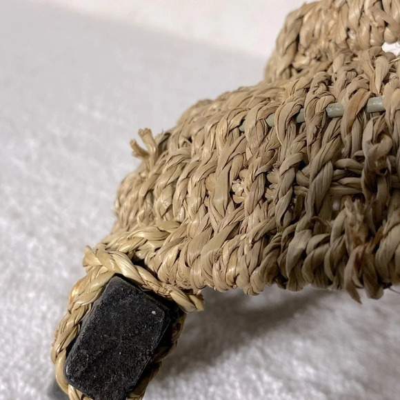 Woven Sea Grass Round Basket With Handles - Picture 7 of 8